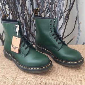 NWT Dr. Martens Airwair Original 1460 smooth boot